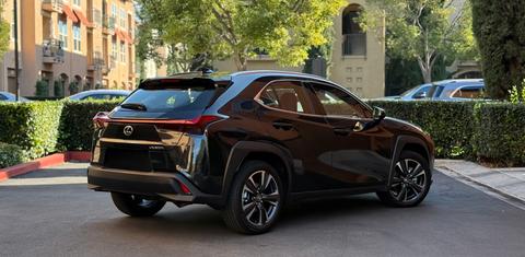 Lexus UX 2025
