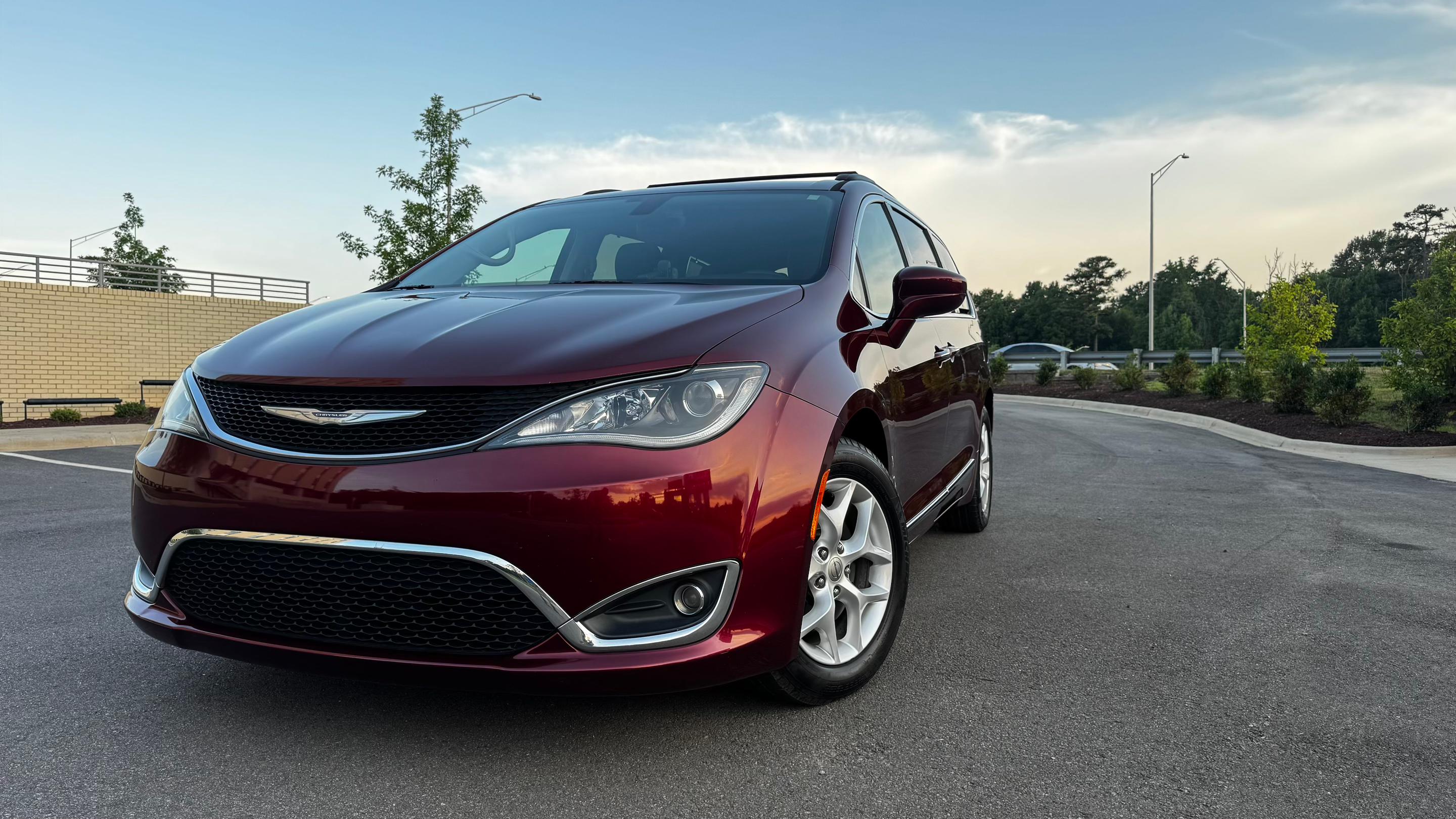 Chrysler Pacifica 2017 in 