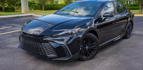Toyota Camry Hybrid 2025