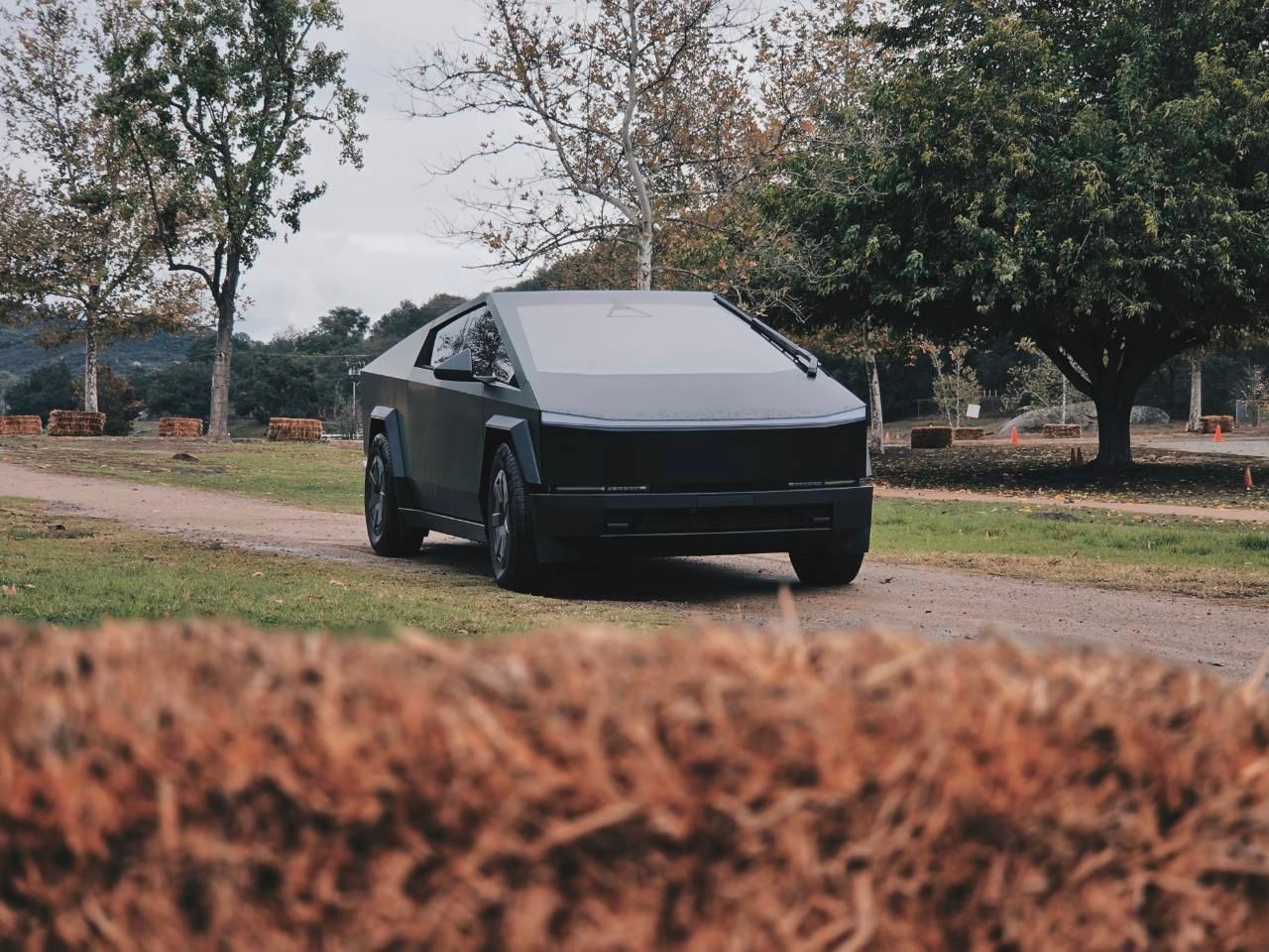 Tesla Cybertruck 2025 in San Diego, CA
