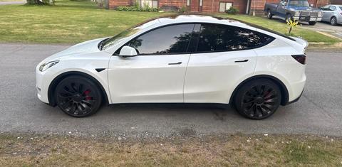 Tesla Model Y 2025