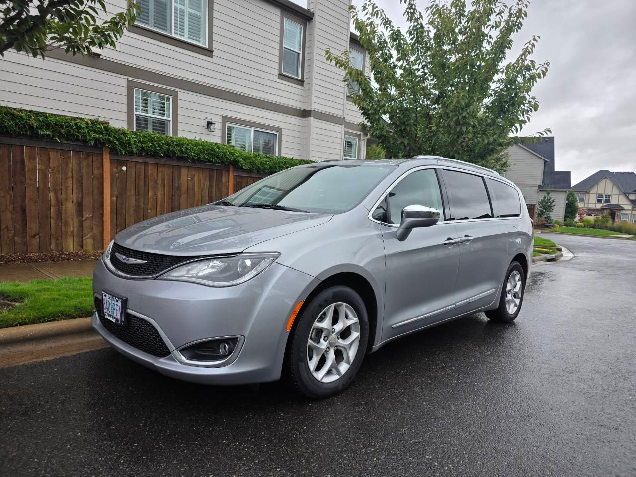 Chrysler Pacifica 2020 in Portland, OR