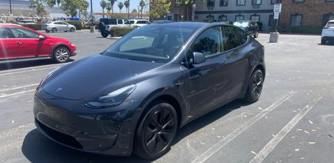 Tesla Model Y 2025