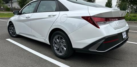 Hyundai Elantra 2024