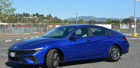 Hyundai Elantra 2024