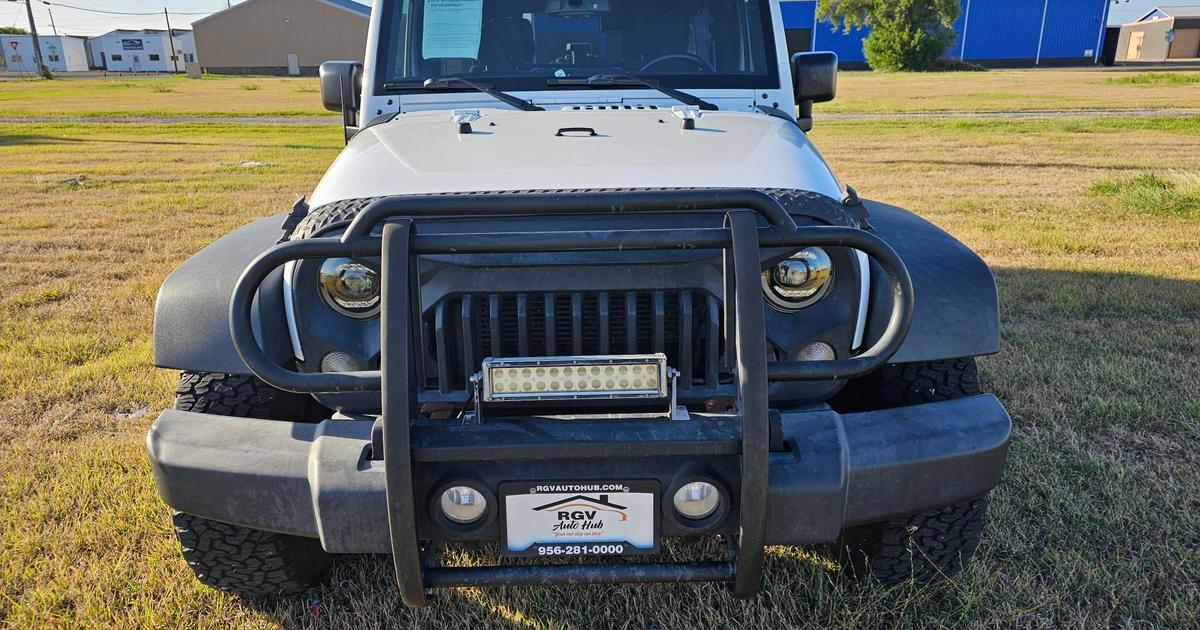 Jeep Wrangler Unlimited 2015 rental in Harlingen, TX by Sergio G. | Turo