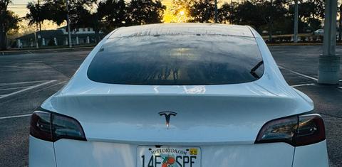 Tesla Model Y 2025