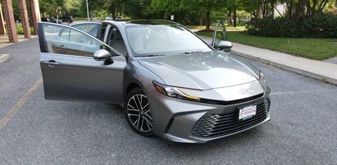 Toyota Camry Hybrid 2026