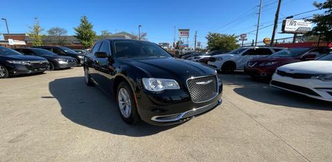 Chrysler 300 2023