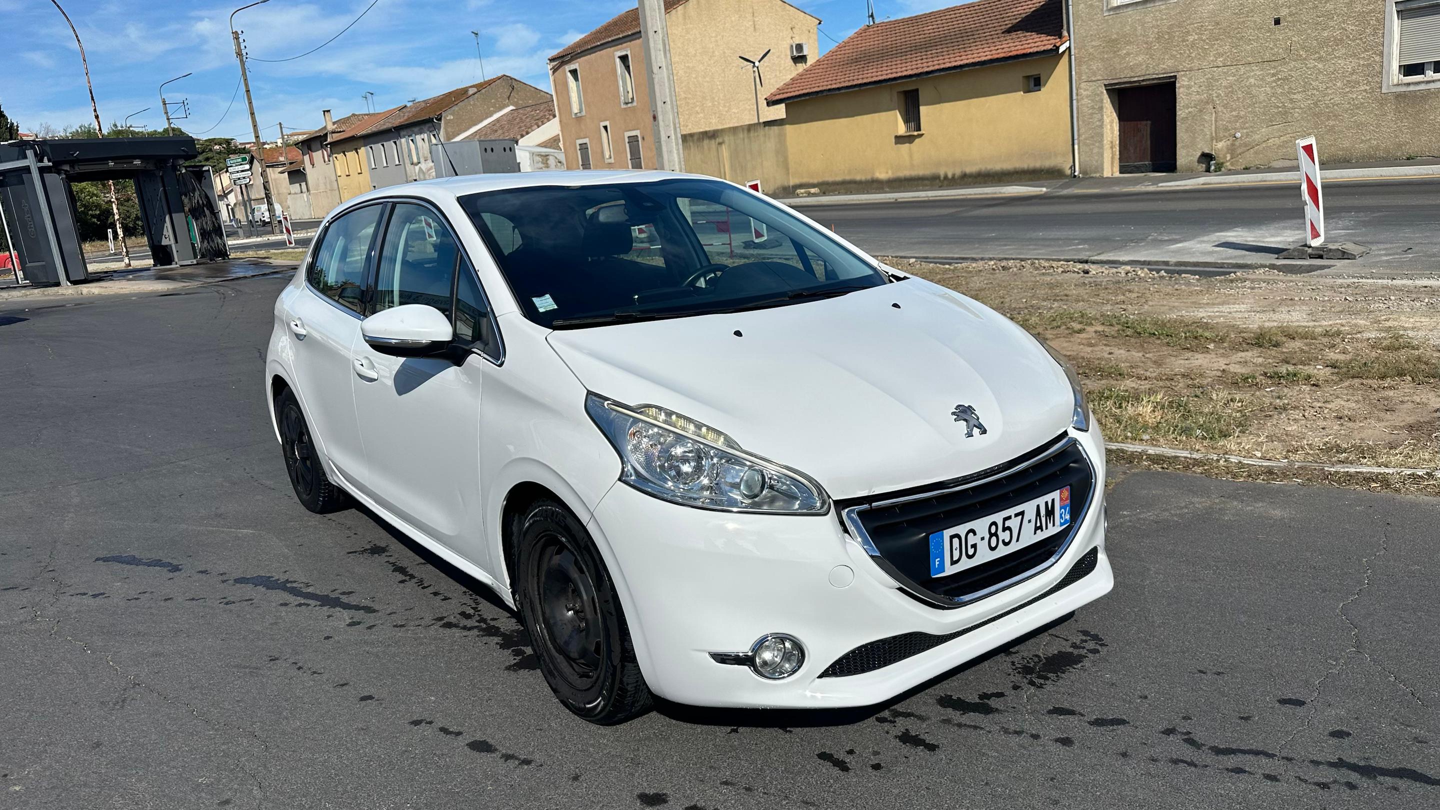 Peugeot 208 2014 à Béziers