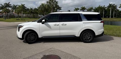 Kia Carnival Hybrid 2025
