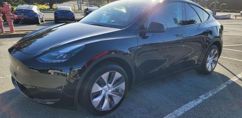 Tesla Model Y 2024