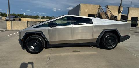 Tesla Cybertruck 2025