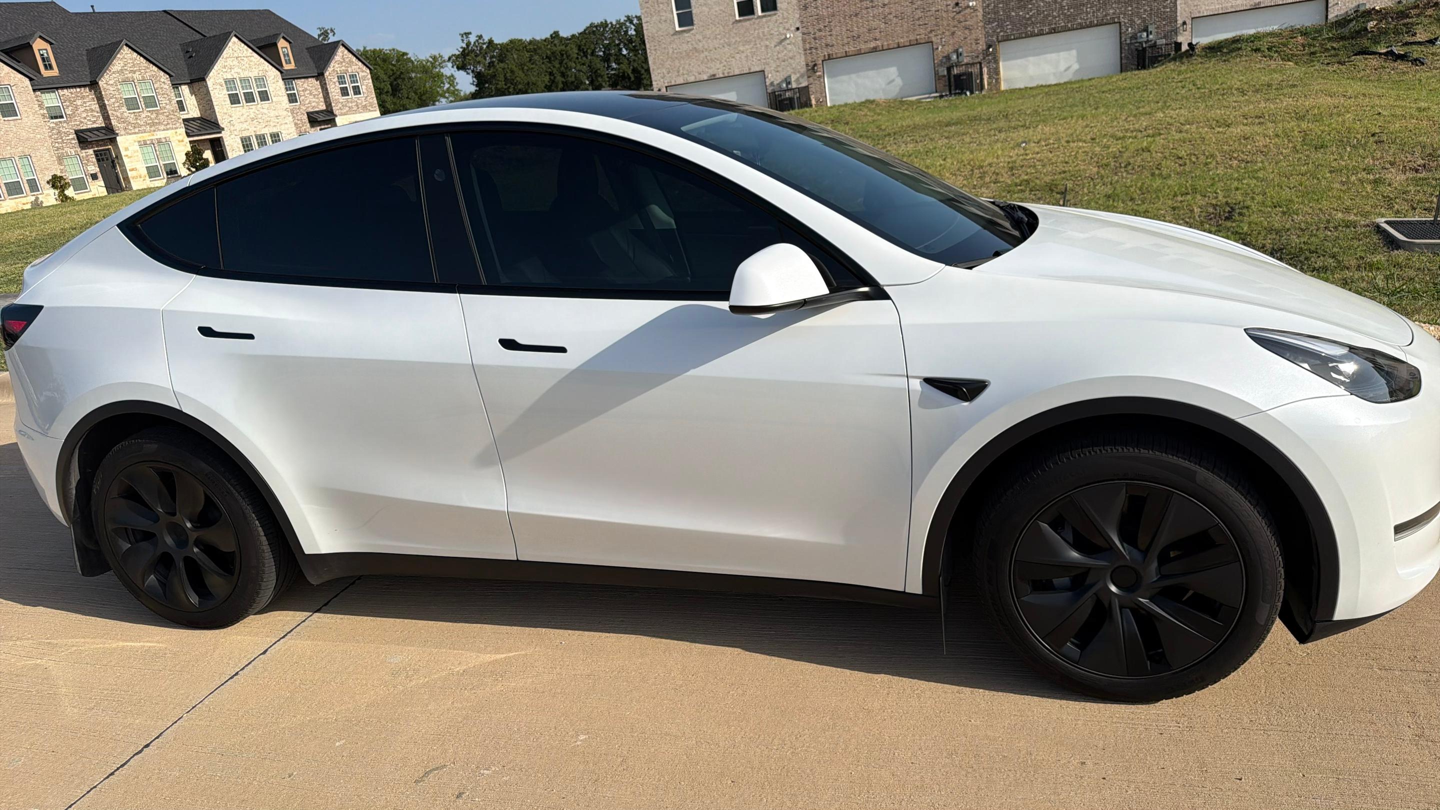 Tesla Model Y 2025 in Grand Prairie, TX