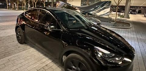 Tesla Model Y 2025