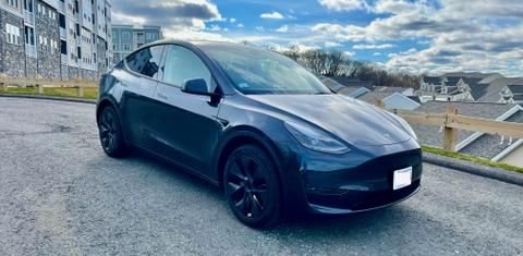 Tesla Model Y 2025