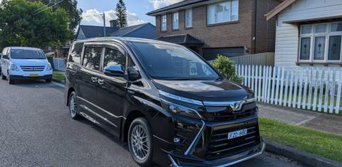 Toyota VOXY 2019