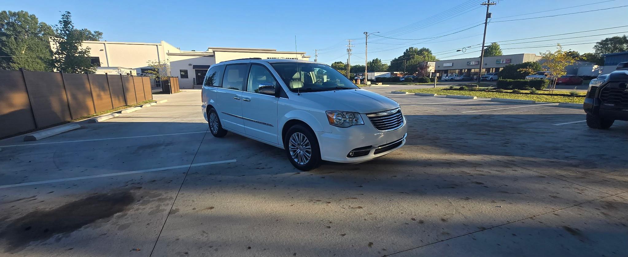Chrysler Town & Country 2016 in Kernersville, NC