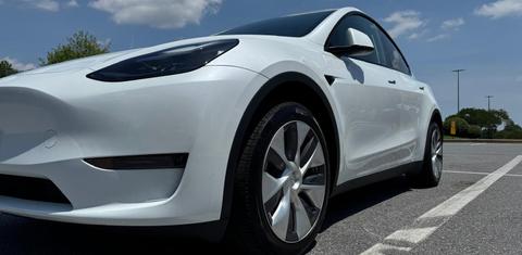 Tesla Model Y 2024