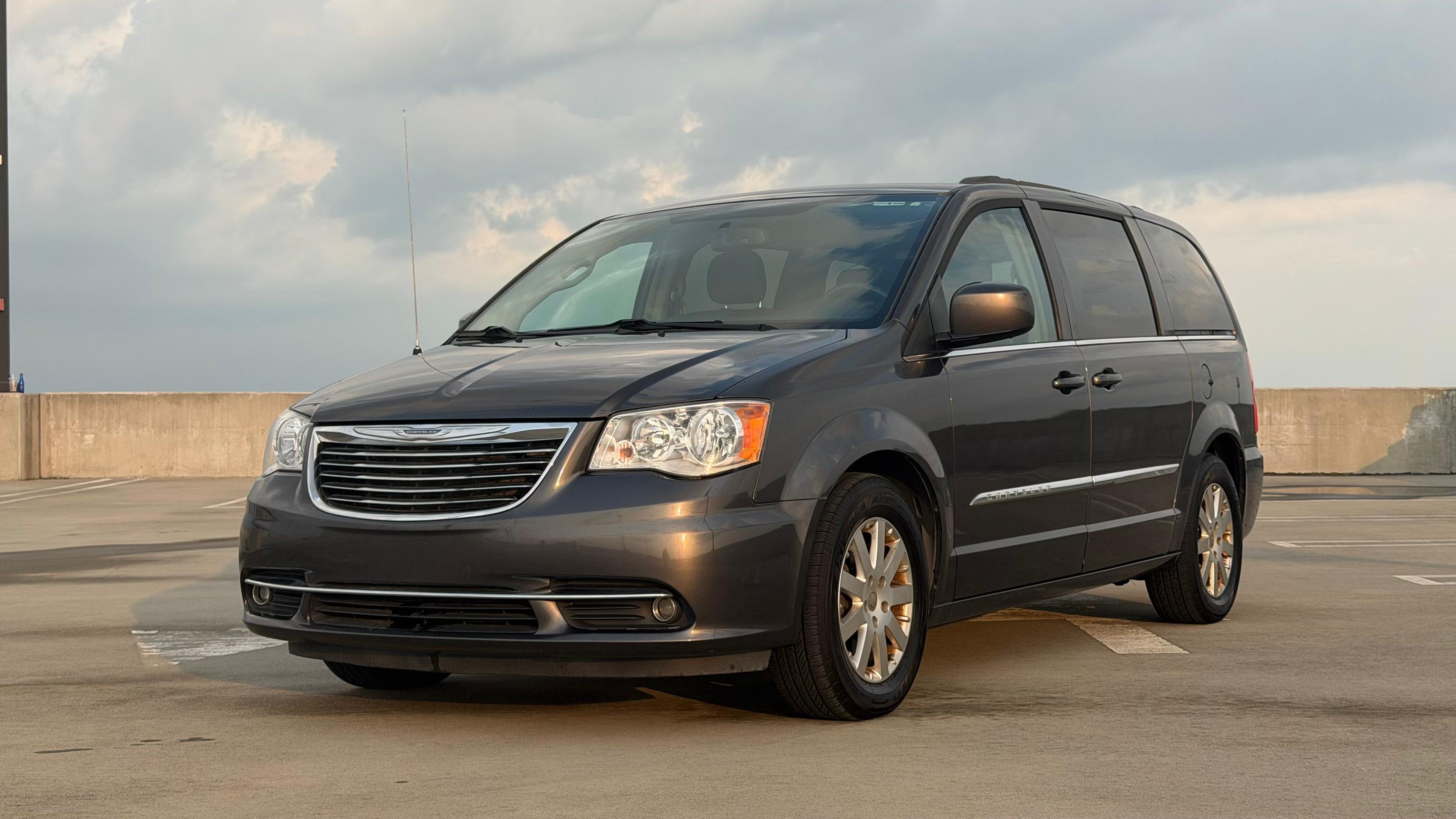 Chrysler Town & Country 2016 in Atlanta, GA