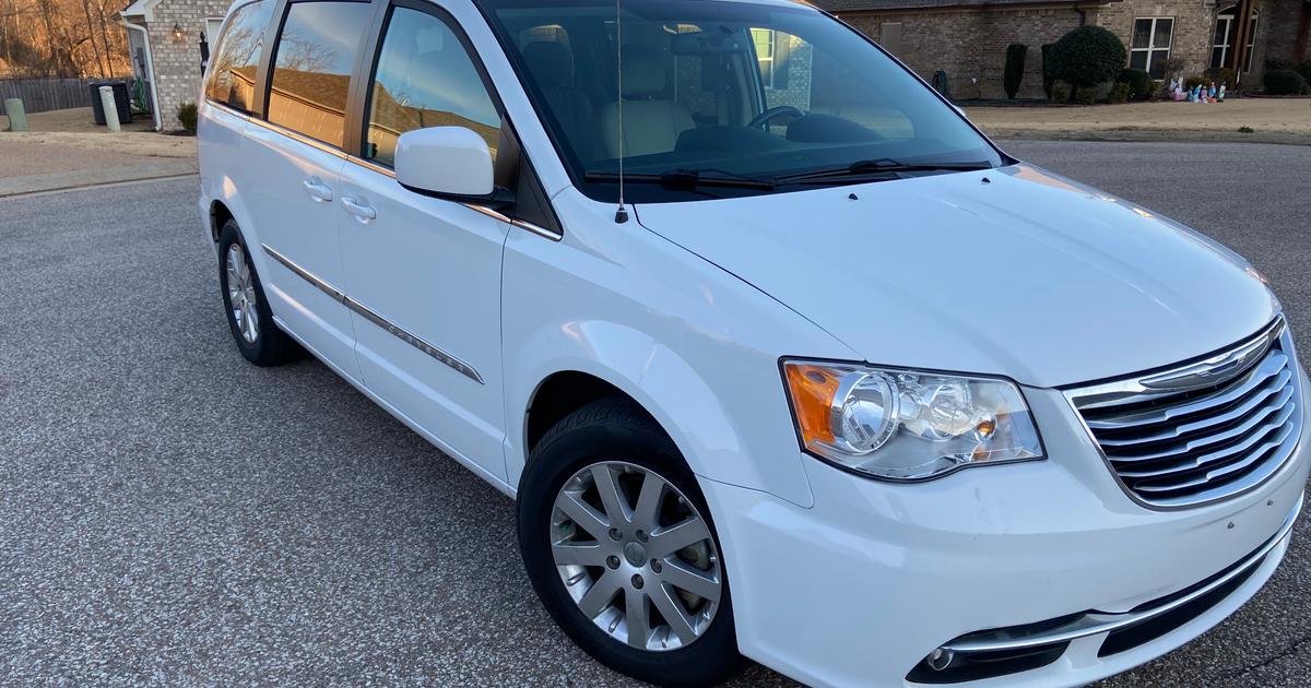 Chrysler Town and Country 2015 rental in Jackson, TN by SAKII T. | Turo