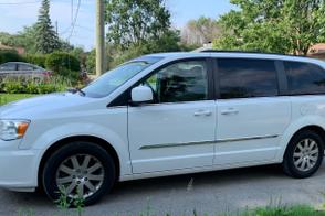 Chrysler Town & Country car