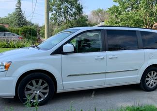 Chrysler Town & Country car