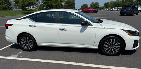Nissan Altima 2025