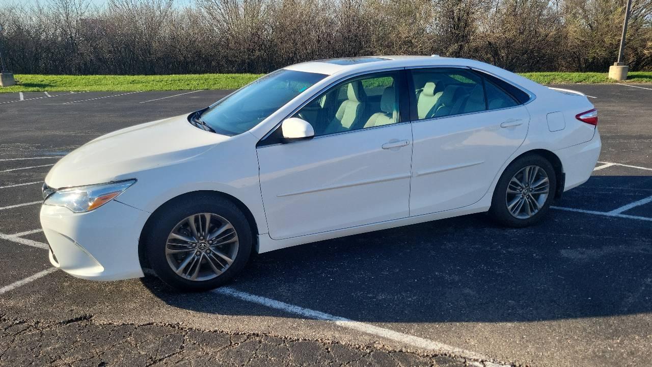 Toyota Camry Hybrid 2015 in Hamilton, OH