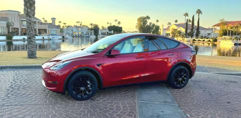 Tesla Model Y 2025