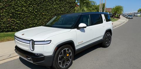 Rivian R1S 2023
