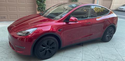 Tesla Model Y 2025