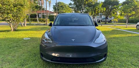 Tesla Model Y 2025
