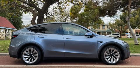Tesla MODEL Y 2025