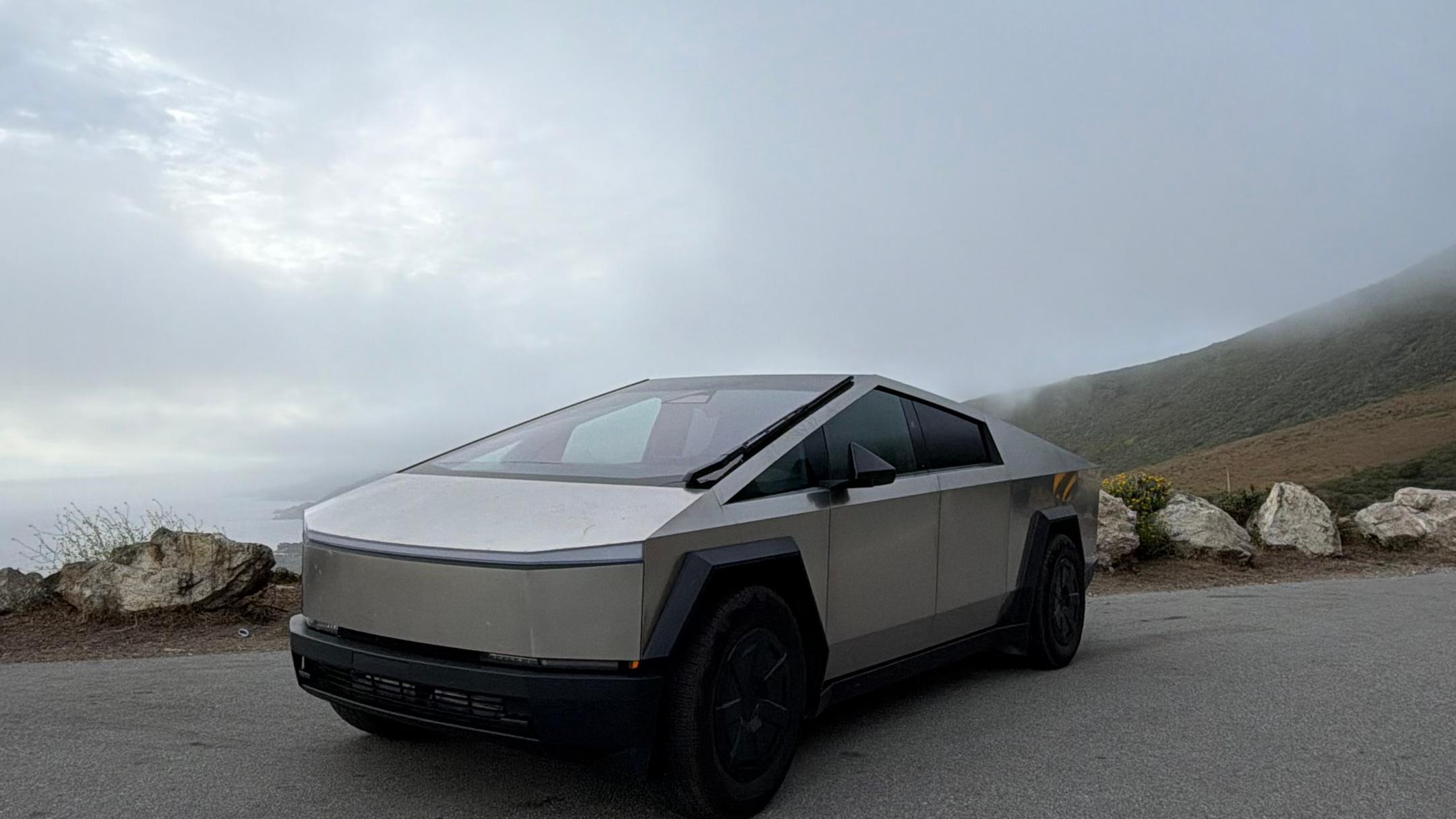 Tesla Cybertruck 2024 in Monterey, CA