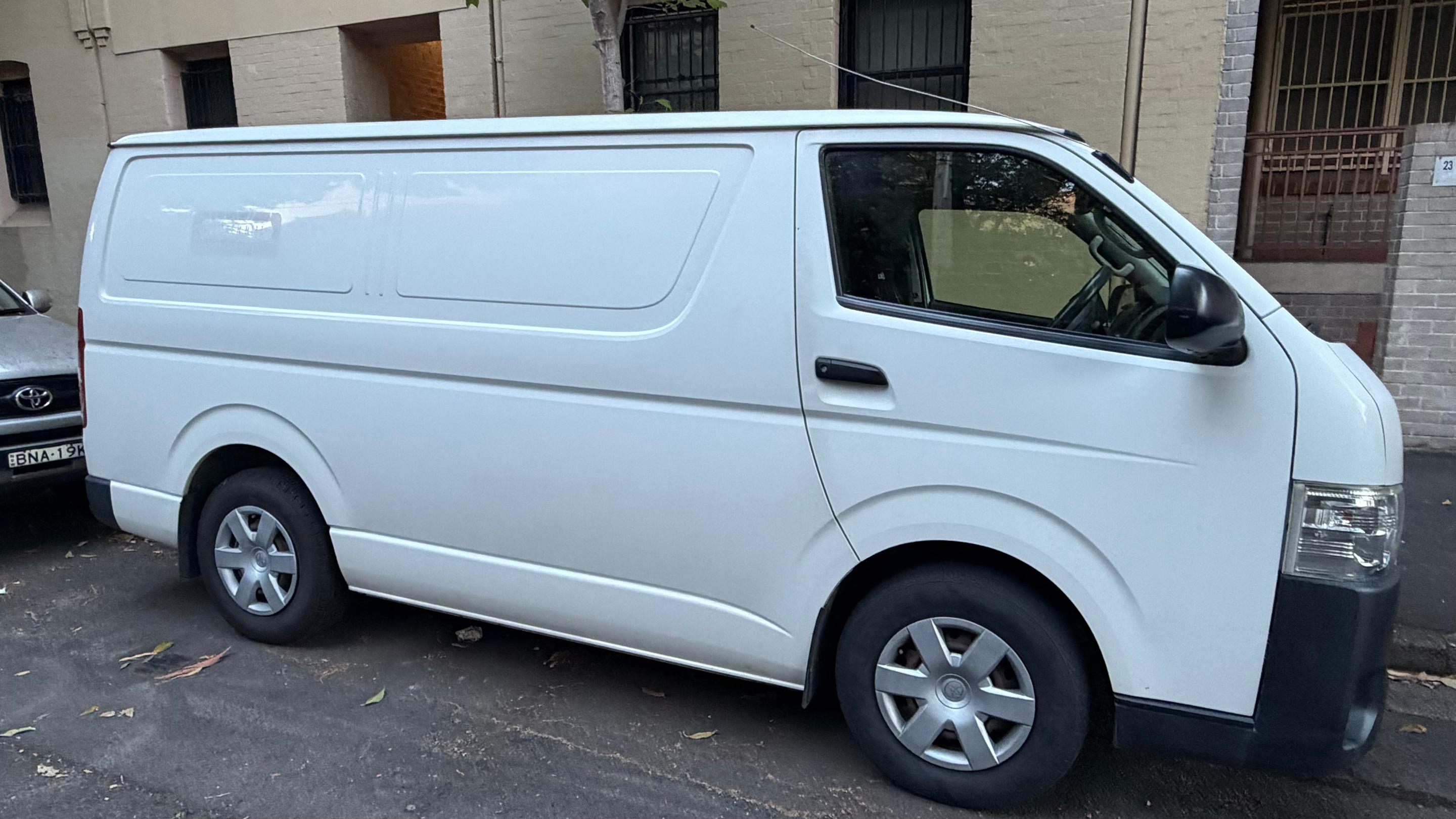 Toyota HIACE 2017 in 