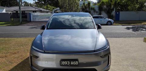Tesla MODEL Y 2025