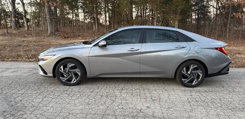 Hyundai Elantra Hybrid 2025