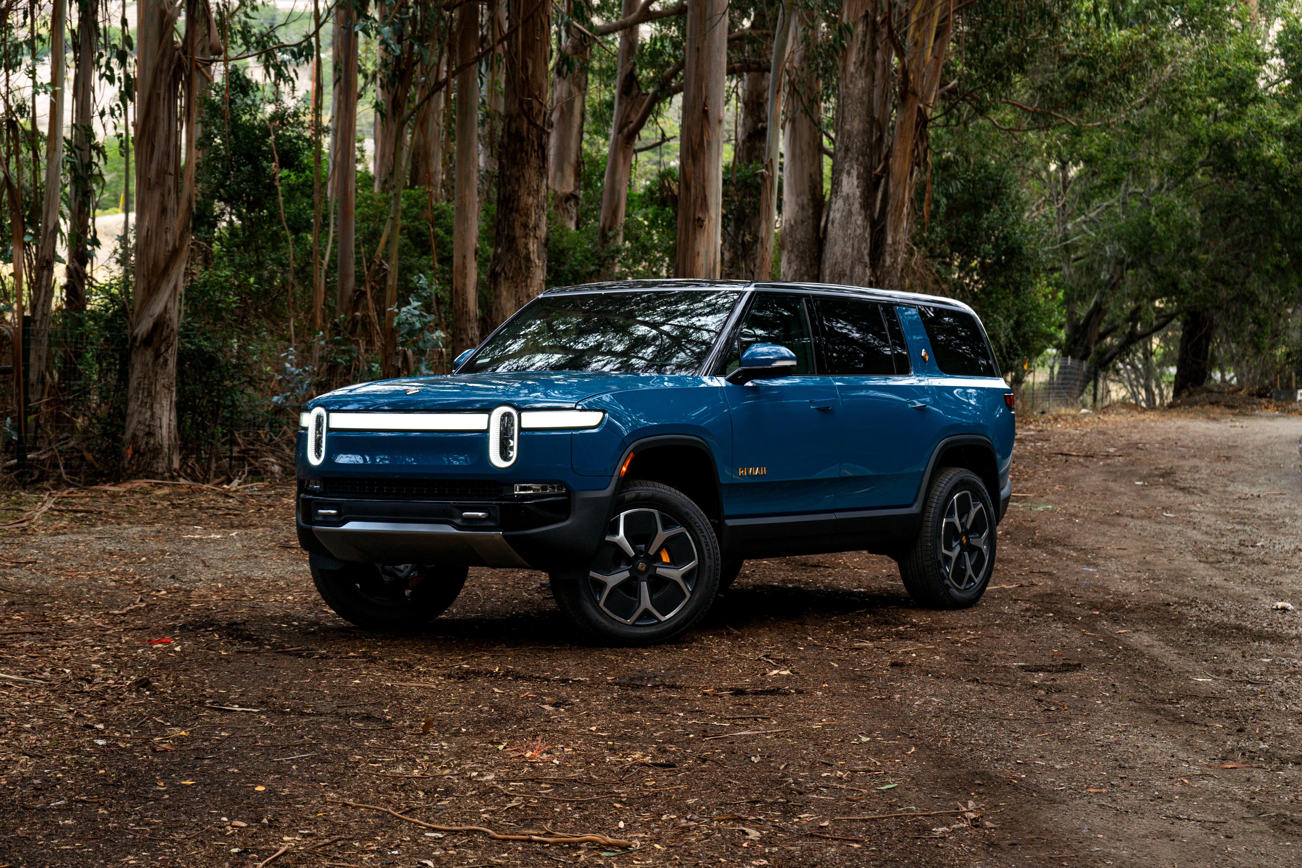 Rivian R1S 2023 in 