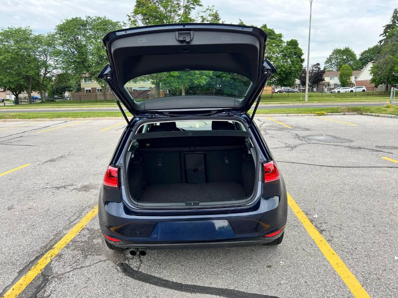 Volkswagen Golf 2016 in Whitby, ON