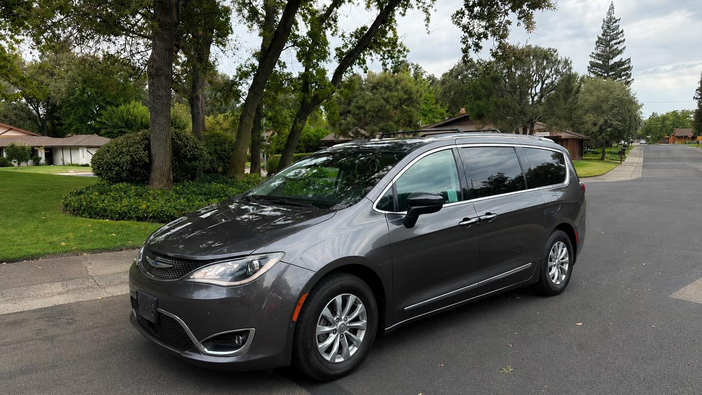 Chrysler Pacifica 2018 in Carmichael, CA