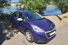 Peugeot 208 2017 à Lyon
