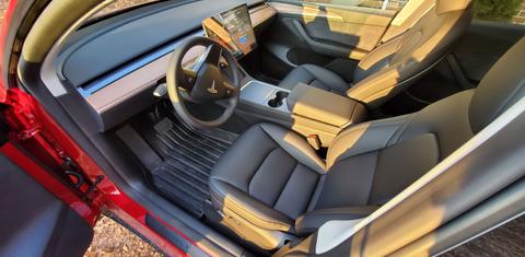 Tesla Model Y 2025