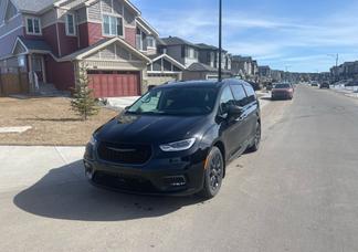 Chrysler Pacifica car
