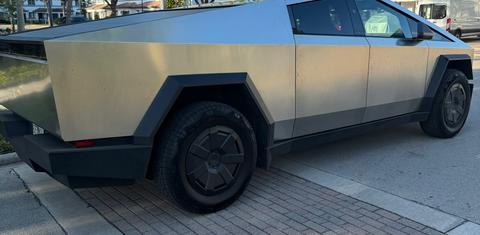Tesla Cybertruck 2026