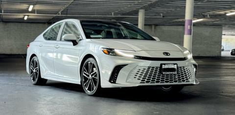 Toyota Camry Hybrid 2025