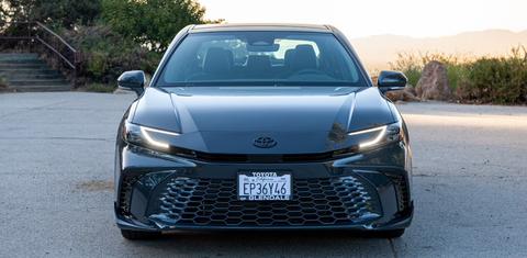 Toyota Camry Hybrid 2026