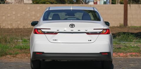 Toyota Camry Hybrid 2025