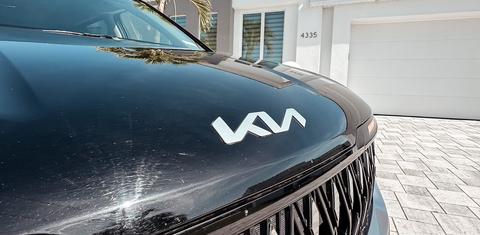 Kia Carnival Hybrid 2025