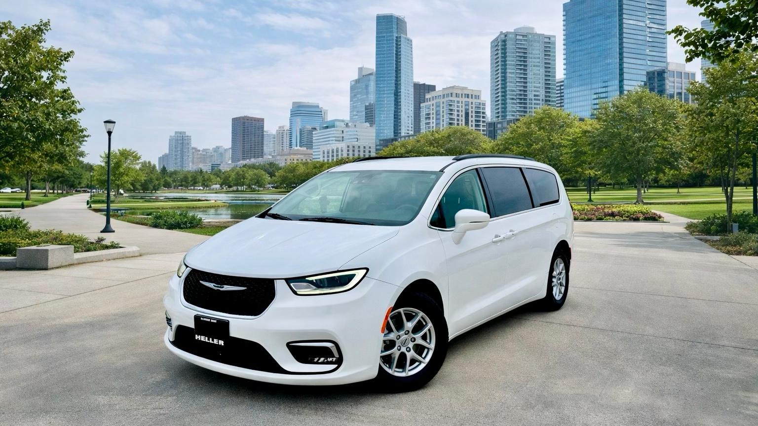 Chrysler Pacifica 2022 in Moline, IL